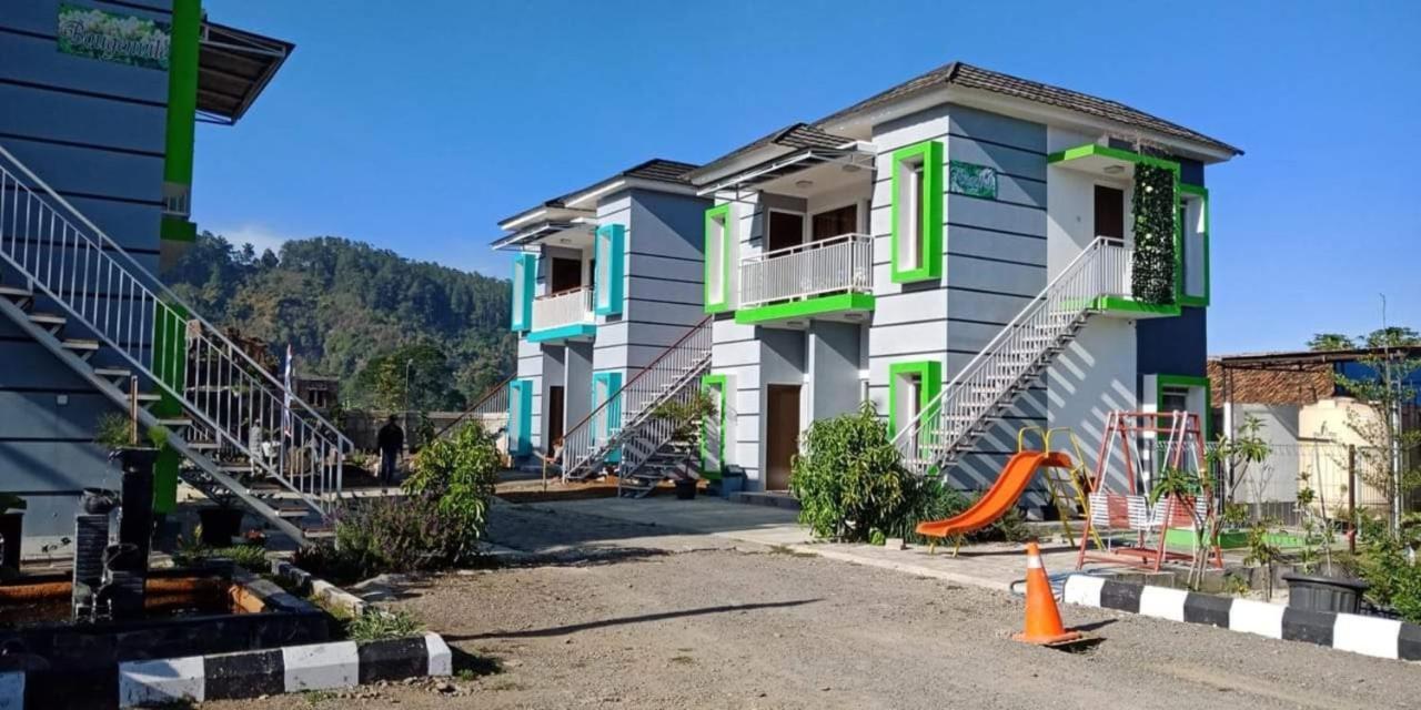 Maulana Hills Syariah Hotel Lembang Eksteriør billede
