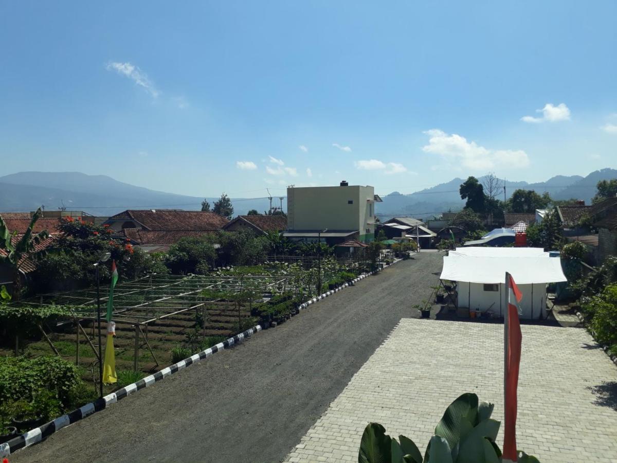 Maulana Hills Syariah Hotel Lembang Eksteriør billede