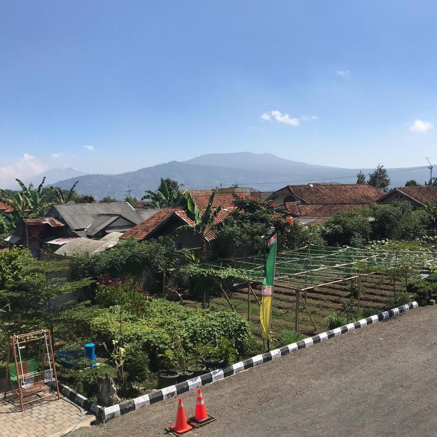 Maulana Hills Syariah Hotel Lembang Eksteriør billede