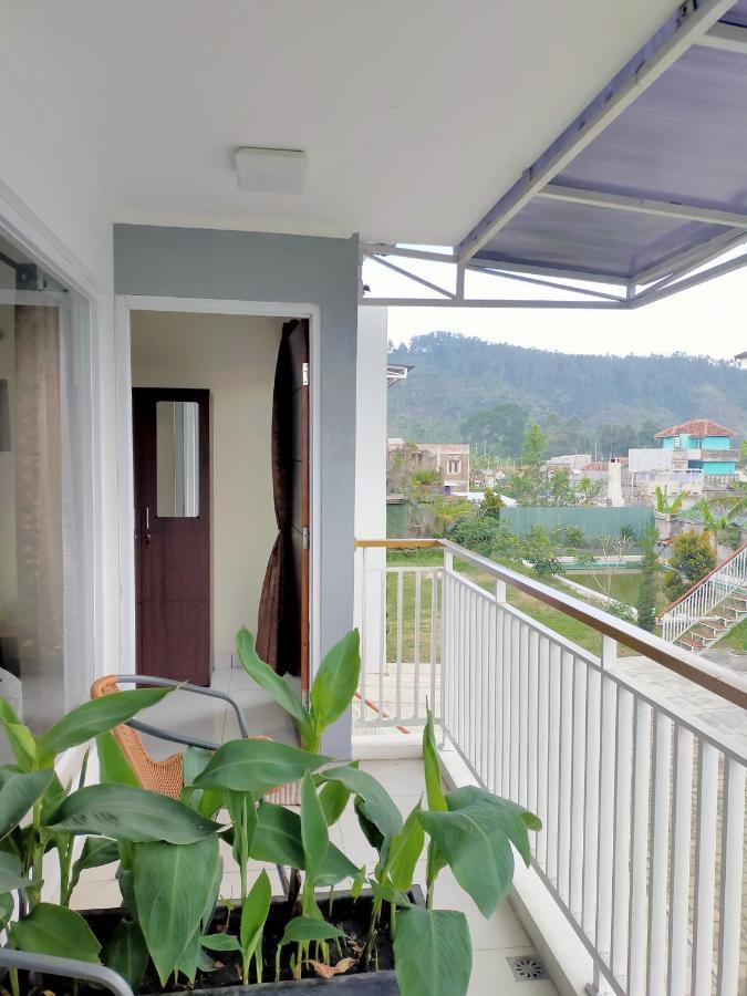 Maulana Hills Syariah Hotel Lembang Eksteriør billede